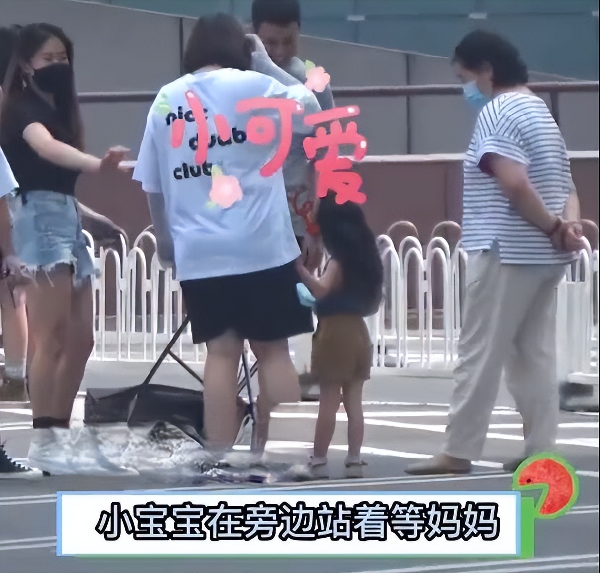 高圆圆获3岁女儿探班!女儿长发披肩,被妈妈称是梳小辫的赵又廷休闲区蓝鸢梦想 - Www.slyday.coM 高圆圆获3岁女儿探班!女儿长发披肩,被妈妈称是梳小辫的赵又廷休闲区蓝鸢梦想 - Www.slyday.coM