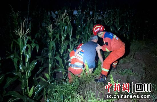 暴雨蓝色预警 四川38000余人提前转移避险休闲区蓝鸢梦想 - Www.slyday.coM