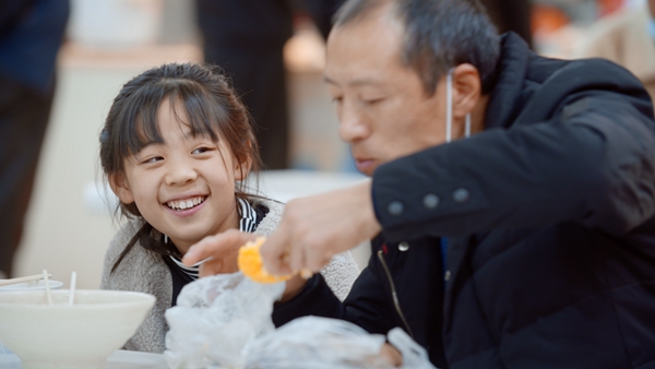 抑郁症女孩和纪录片女导演的十年约定：长大后我要和你做同事休闲区蓝鸢梦想 - Www.slyday.coM
