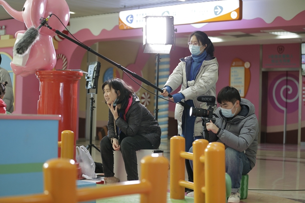 抑郁症女孩和纪录片女导演的十年约定：长大后我要和你做同事休闲区蓝鸢梦想 - Www.slyday.coM