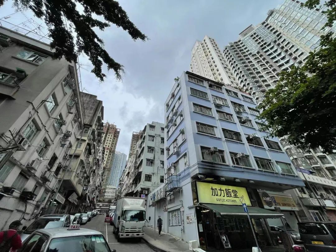 实地走访香港劏房住户期待房屋新政策