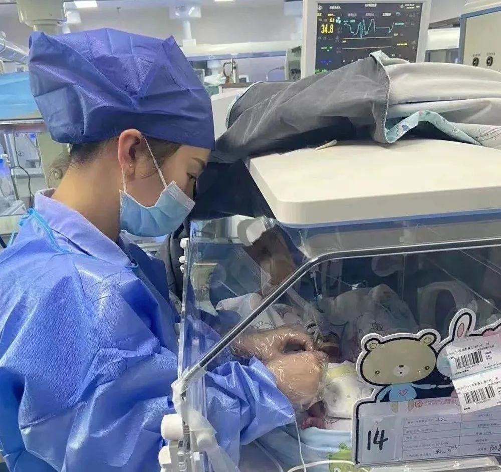 达州超早产双胞胎出院啦……|早产儿|早产|双胞胎_新浪新闻