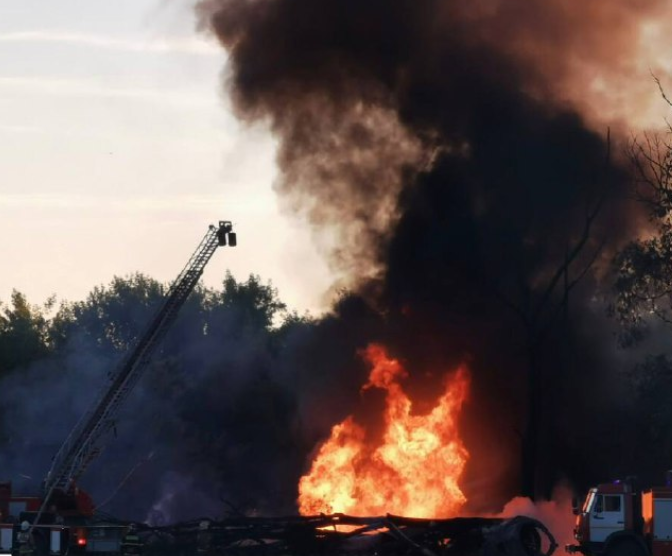 俄一架伊尔休闲区蓝鸢梦想 - Www.slyday.coM