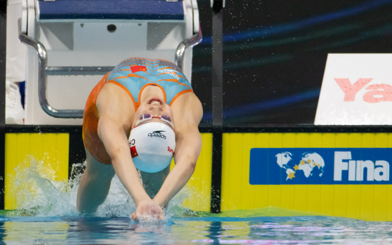 彭旭玮在比赛中入水.&nbsp; 图/新华社