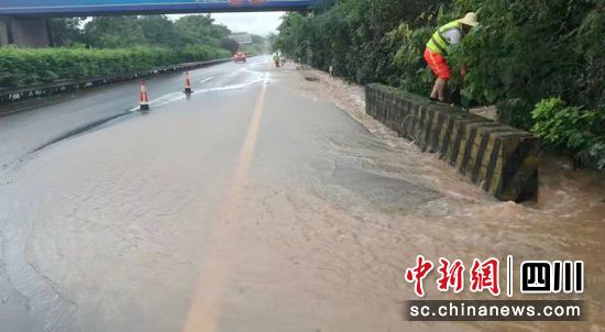 暴雨蓝色预警 四川38000余人提前转移避险休闲区蓝鸢梦想 - Www.slyday.coM