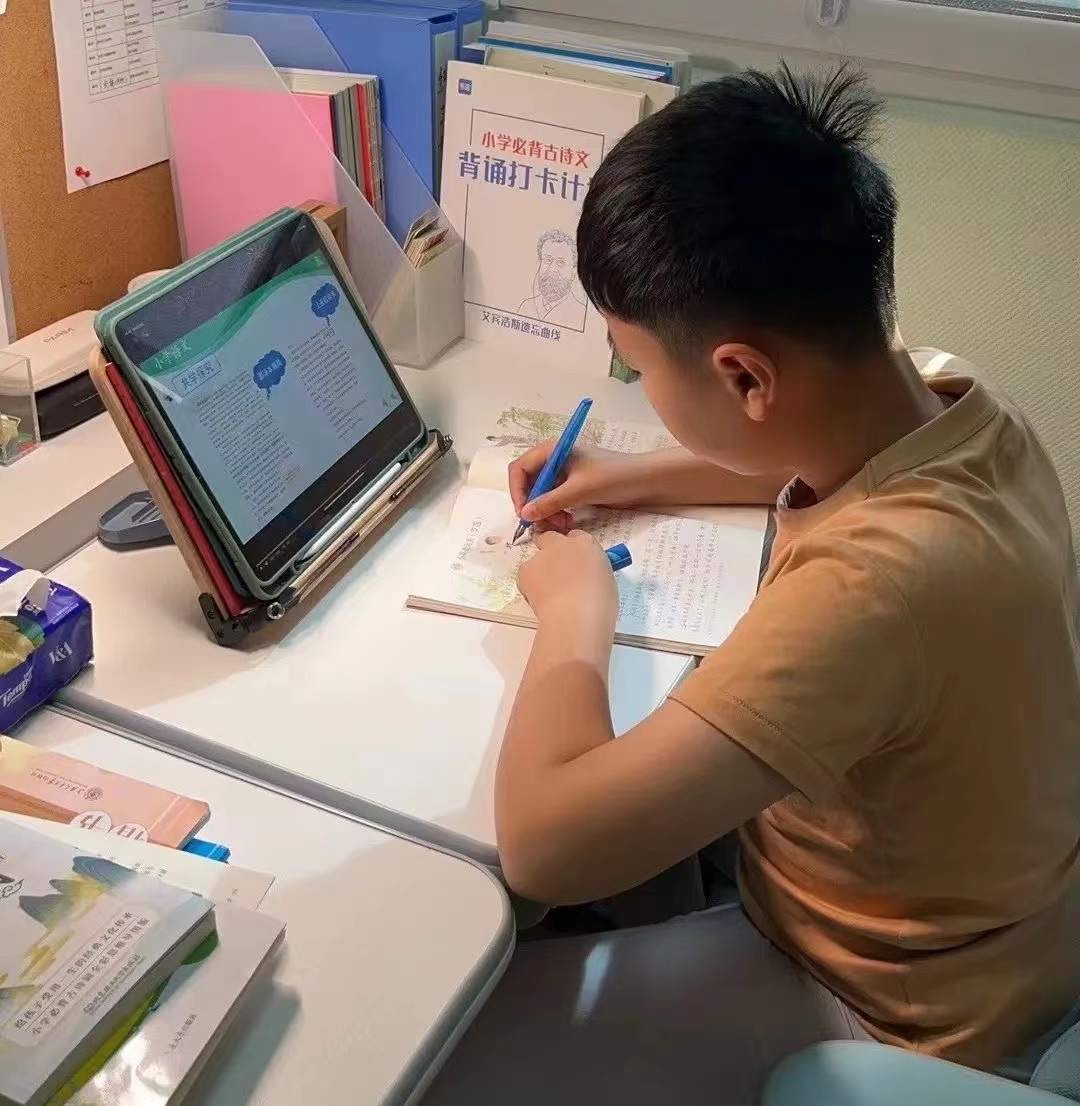 小天才产品含涉黄暴不良信息 整改公告被指甩锅