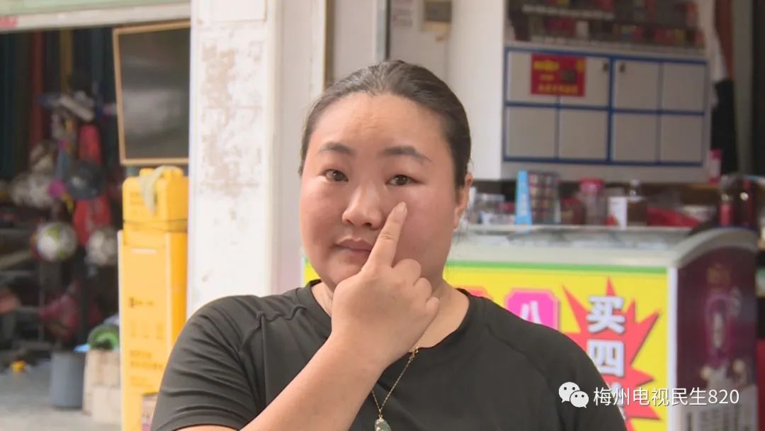 有人在闹市区养蜂？已有店主眼睛被蛰，肿了一张脸休闲区蓝鸢梦想 - Www.slyday.coM