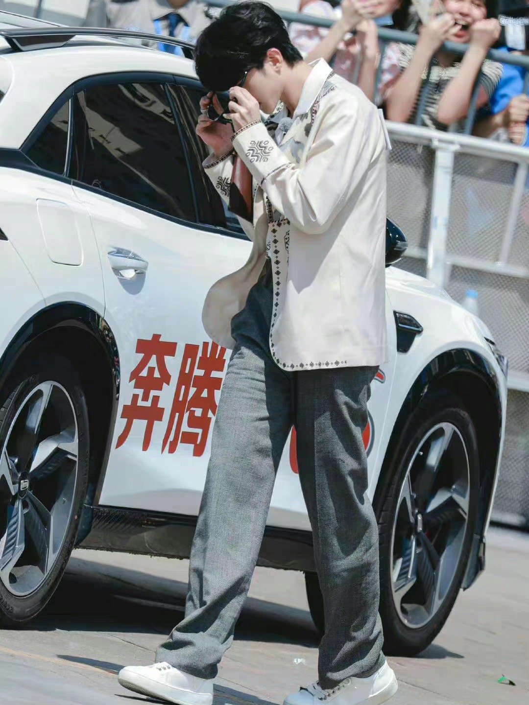 蔡徐坤奔跑吧新疆录制最新路透坤坤你热吗哈哈哈