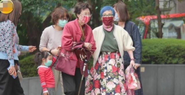 庾澄庆晒照意外曝光5岁女儿俊俏侧脸,鼻梁高挺瓜子脸,颜值超高休闲区蓝鸢梦想 - Www.slyday.coM 庾澄庆晒照意外曝光5岁女儿俊俏侧脸,鼻梁高挺瓜子脸,颜值超高休闲区蓝鸢梦想 - Www.slyday.coM