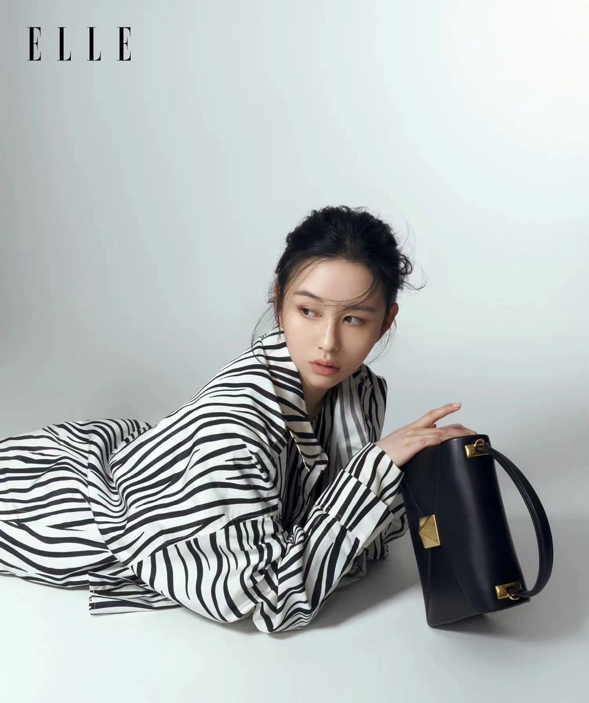 邱淑贞女儿五官美气质却普通硬凹造型肢体僵硬眼神呆滞没灵气