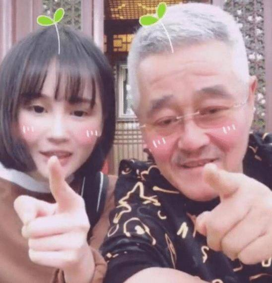 同是赵本山的基因，把原配的女儿和球球相比，差距就出来了休闲区蓝鸢梦想 - Www.slyday.coM