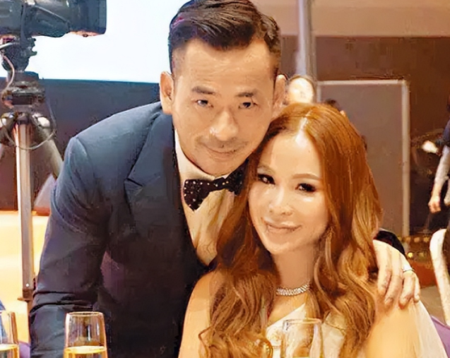 洗米华被捕之后,小三刘碧丽找了白人男友,原配和健身教练很暧昧休闲区蓝鸢梦想 - Www.slyday.coM 洗米华被捕之后,小三刘碧丽找了白人男友,原配和健身教练很暧昧休闲区蓝鸢梦想 - Www.slyday.coM