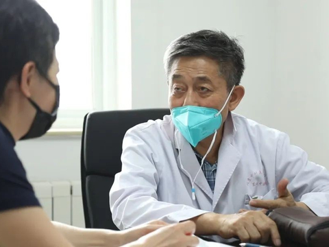 东城中医医院专家辛随成做客记忆如何通过中药手段科学控癌