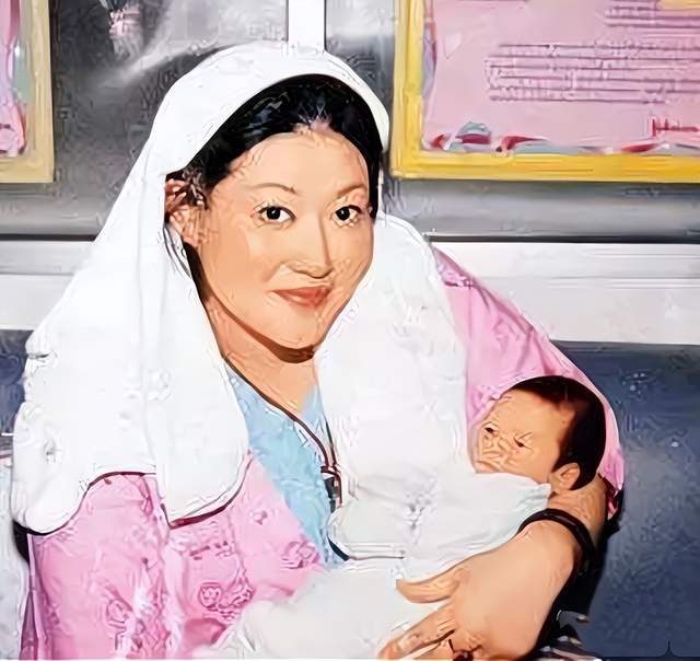 陈宝莲遗孤晒近照庆祝20岁生日！打扮新潮高大帅气，曾渴望当艺人休闲区蓝鸢梦想 - Www.slyday.coM