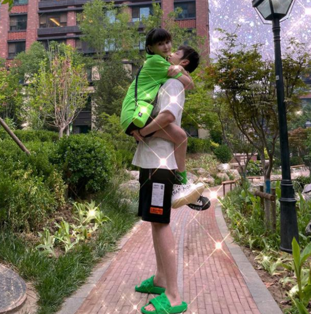 同是赵本山的基因，把原配的女儿和球球相比，差距就出来了休闲区蓝鸢梦想 - Www.slyday.coM