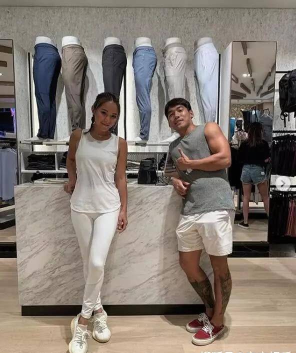 洗米华被捕之后,小三刘碧丽找了白人男友,原配和健身教练很暧昧休闲区蓝鸢梦想 - Www.slyday.coM 洗米华被捕之后,小三刘碧丽找了白人男友,原配和健身教练很暧昧休闲区蓝鸢梦想 - Www.slyday.coM