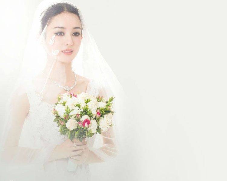 赵丽颖穿婚纱,杨紫穿婚纱怎么都没她穿婚纱美?网友:是真人吗休闲区蓝鸢梦想 - Www.slyday.coM 赵丽颖穿婚纱,杨紫穿婚纱怎么都没她穿婚纱美?网友:是真人吗休闲区蓝鸢梦想 - Www.slyday.coM