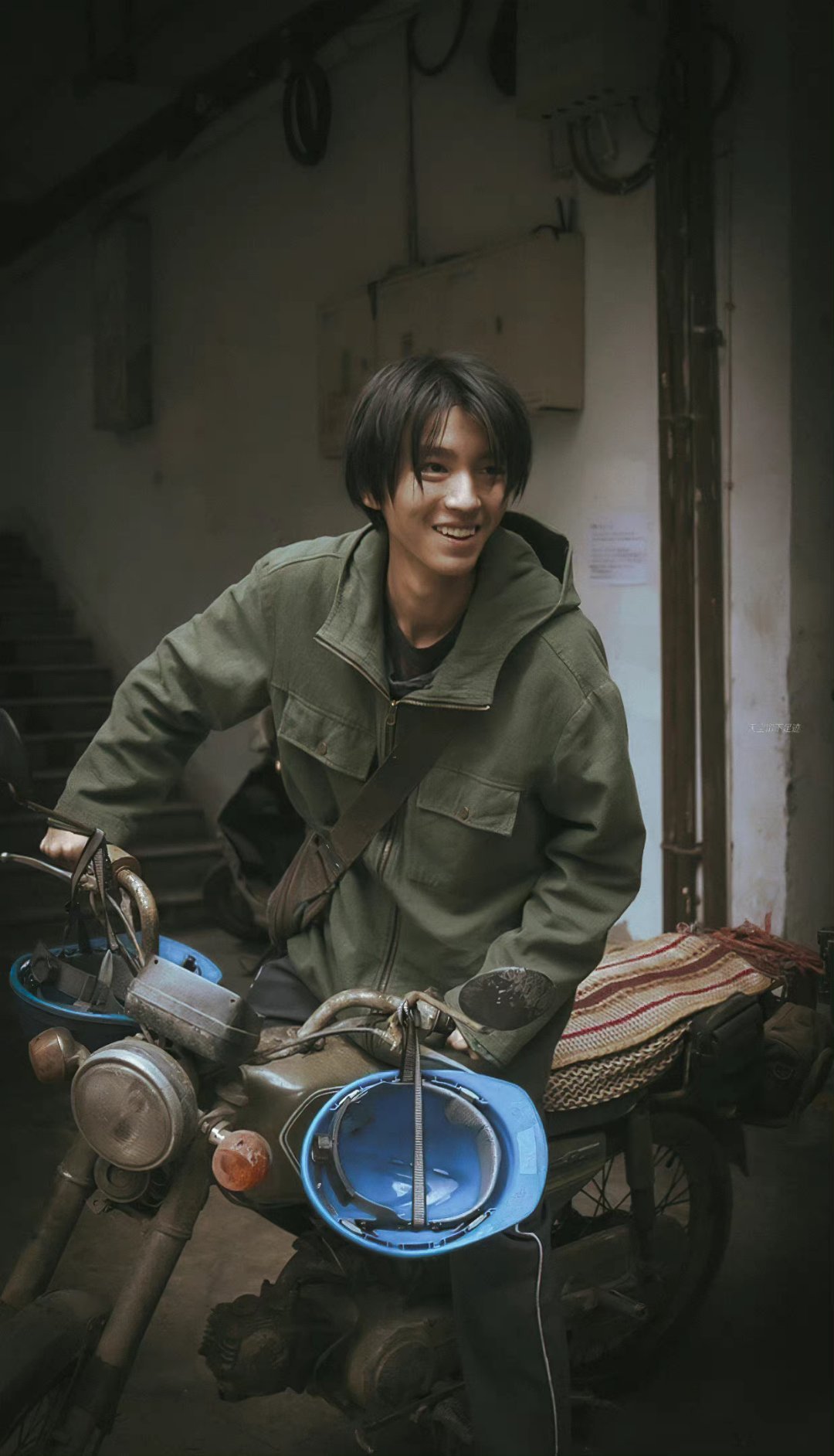 王俊凯主演的断桥监制分享王俊凯片场照|王俊凯|断桥|片场_新浪新闻