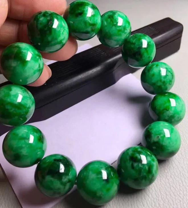 翡翠中的"辣"绿,你了解吗?|翡翠|绿翡翠|绿色_新浪新闻