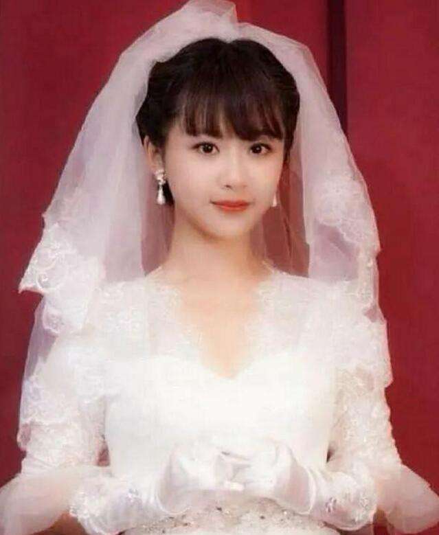 赵丽颖穿婚纱,杨紫穿婚纱怎么都没她穿婚纱美?网友:是真人吗休闲区蓝鸢梦想 - Www.slyday.coM 赵丽颖穿婚纱,杨紫穿婚纱怎么都没她穿婚纱美?网友:是真人吗休闲区蓝鸢梦想 - Www.slyday.coM