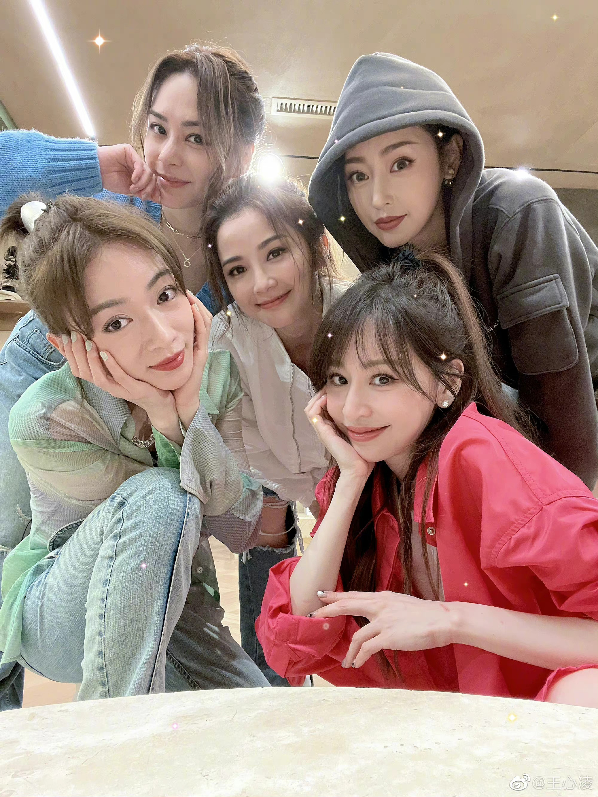 这拍照姿势也是没谁了期待星星点灯组合