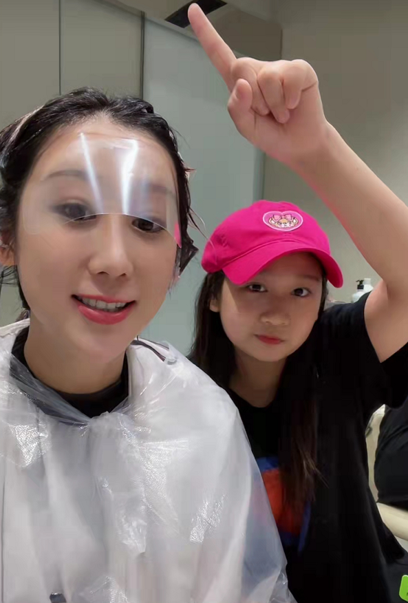 陈浩民10岁女儿身高一米六，穿38码鞋体重破百，曾因长胖被当保姆休闲区蓝鸢梦想 - Www.slyday.coM