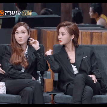 在综艺《乘风破浪》中二姐真的好暖心啊……休闲区蓝鸢梦想 - Www.slyday.coM