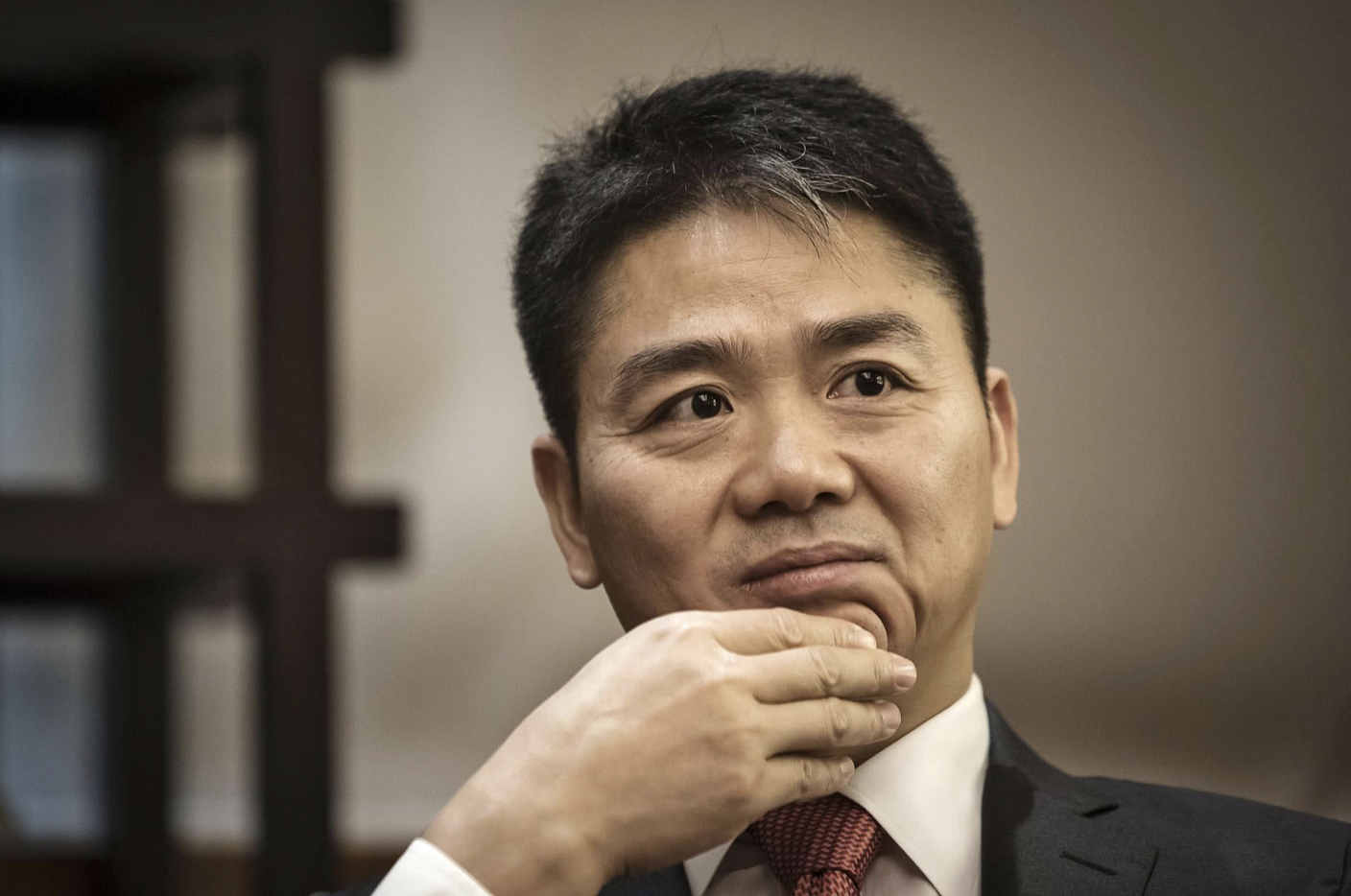 刘强东与中国神秘女富豪,突然刷屏,背后有何故事?__财经头条