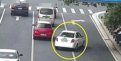 前车出现故障难以移动，车主压实线变道被扣3分，正确做法是什么休闲区蓝鸢梦想 - Www.slyday.coM