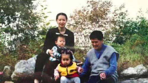 同是赵本山的基因，把原配的女儿和球球相比，差距就出来了休闲区蓝鸢梦想 - Www.slyday.coM