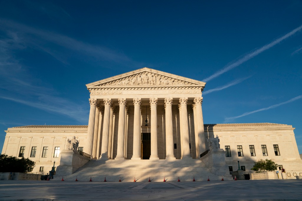 2021年6月17日在美国首都华盛顿拍摄的美国联邦最高法院。新华社记者刘杰摄