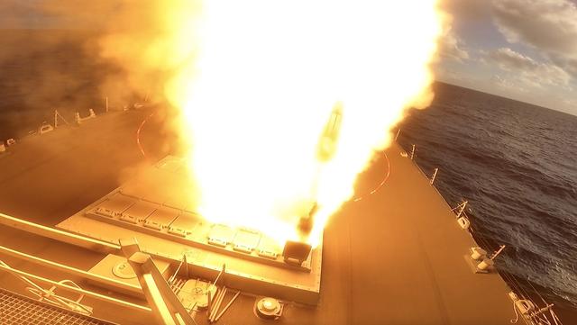 美军航母前锋逼近南海，防空导弹能打军舰，叫板055就是自取其辱休闲区蓝鸢梦想 - Www.slyday.coM