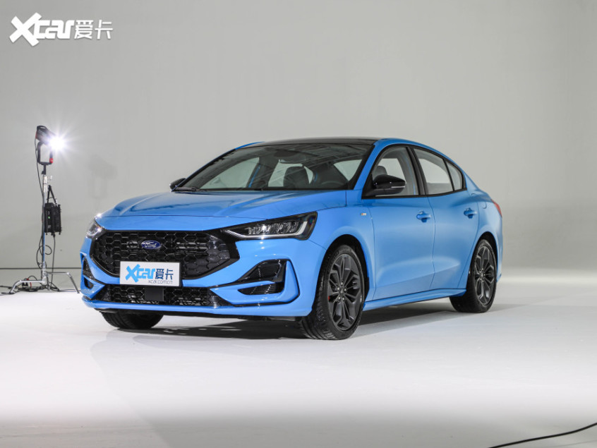 2022重庆车展新款福克斯售1198万起