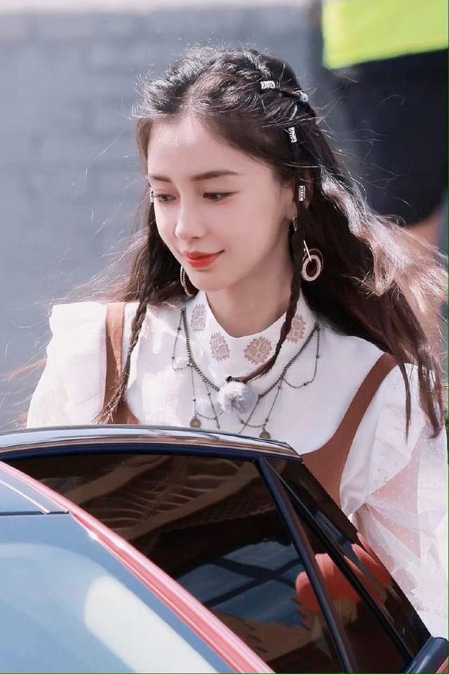 Angelababy西域公主即视感!红唇妩媚好风情,蚂蚁腰实力抢镜休闲区蓝鸢梦想 - Www.slyday.coM Angelababy西域公主即视感!红唇妩媚好风情,蚂蚁腰实力抢镜休闲区蓝鸢梦想 - Www.slyday.coM