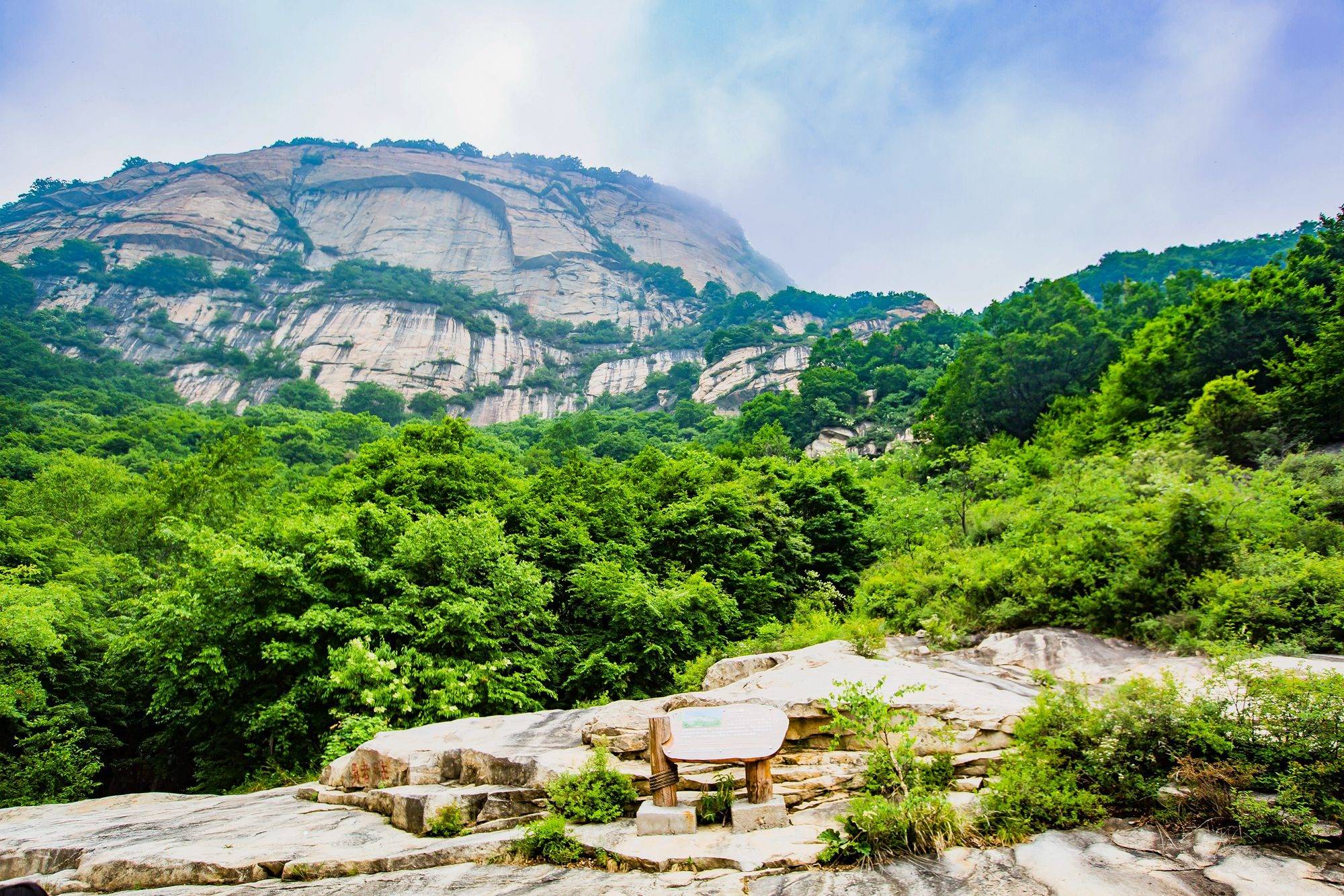 保定阜平天生桥瀑布群风景壮美这里是太行深处的香格里拉