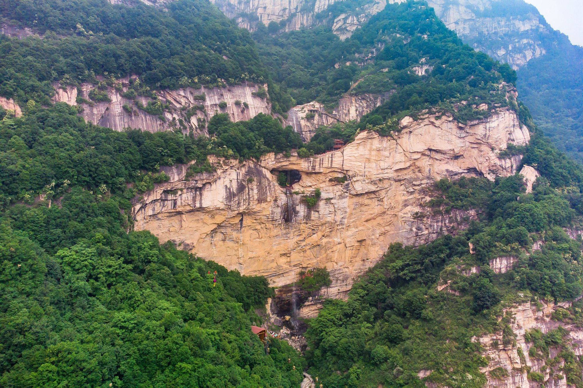 保定阜平天生桥瀑布群风景壮美这里是太行深处的香格里拉