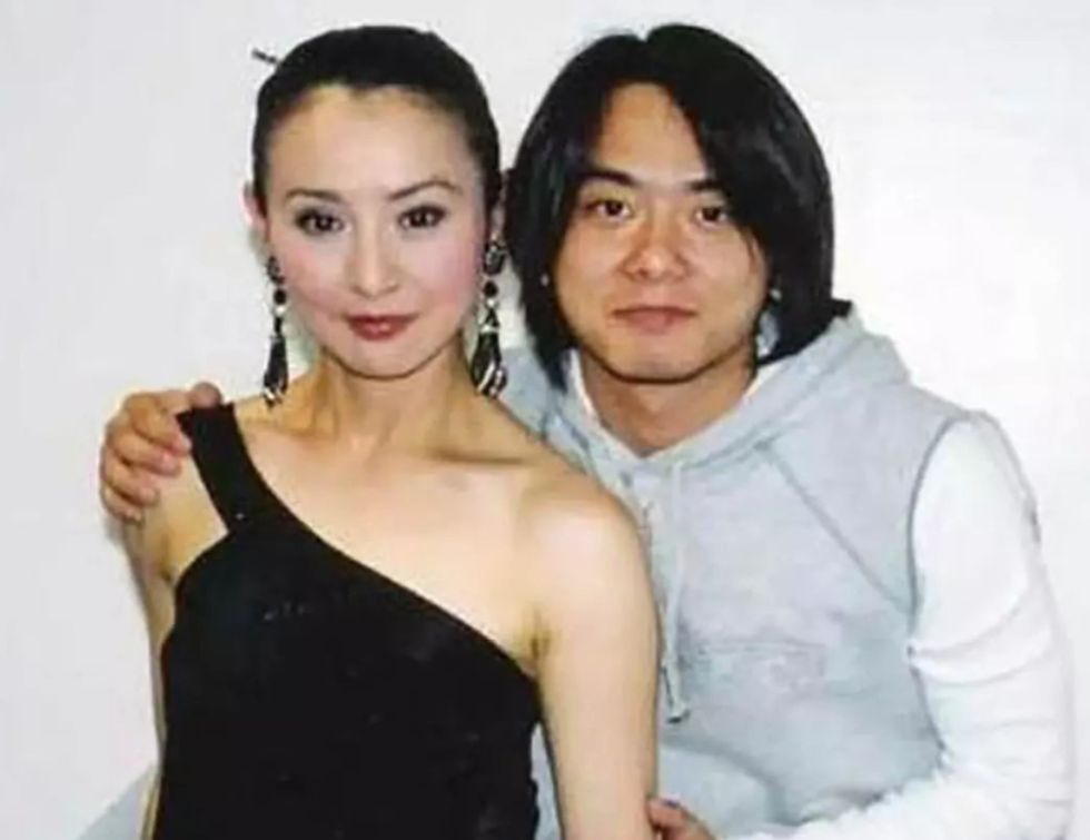 15年过去了,那个被富豪丈夫曝“出轨”干儿子的李赛凤,现状怎样休闲区蓝鸢梦想 - Www.slyday.coM 15年过去了,那个被富豪丈夫曝“出轨”干儿子的李赛凤,现状怎样休闲区蓝鸢梦想 - Www.slyday.coM