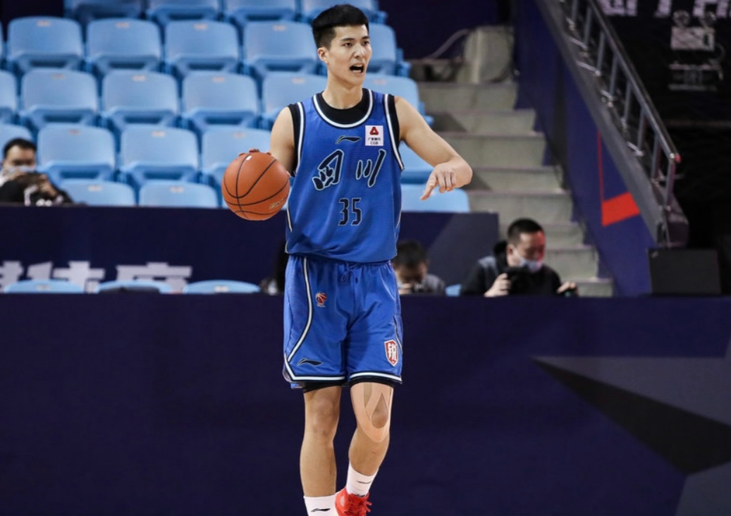 与老东家闹翻了曝朱松玮加盟湾区翼龙队告别cba赛场