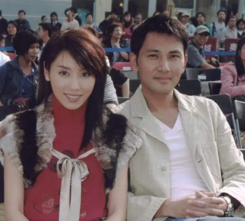 婚内双双出轨,和林文龙联手把经纪人送入牢房,郭可盈夫妇太狠了休闲区蓝鸢梦想 - Www.slyday.coM 婚内双双出轨,和林文龙联手把经纪人送入牢房,郭可盈夫妇太狠了休闲区蓝鸢梦想 - Www.slyday.coM