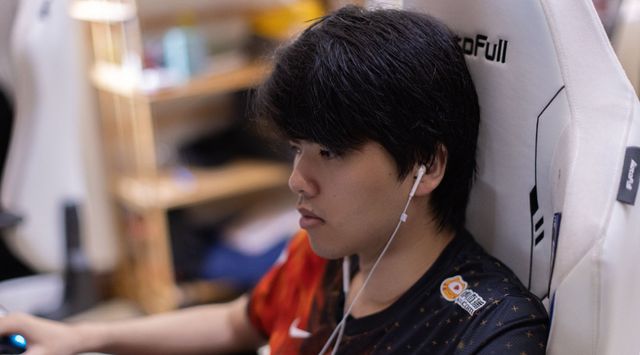 电竞版《变形记》?呼吸哥率RNG冲击三连胜,粉丝直言人生互换休闲区蓝鸢梦想 - Www.slyday.coM 电竞版《变形记》?呼吸哥率RNG冲击三连胜,粉丝直言人生互换休闲区蓝鸢梦想 - Www.slyday.coM