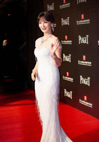 同是50+女星走红毯,内地女星和港台女星的造型,差距真是太远了休闲区蓝鸢梦想 - Www.slyday.coM 同是50+女星走红毯,内地女星和港台女星的造型,差距真是太远了休闲区蓝鸢梦想 - Www.slyday.coM