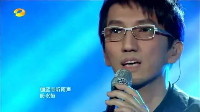 尤其是他重新演繹翻唱的《煙花易冷》,得到了許多人的好評.