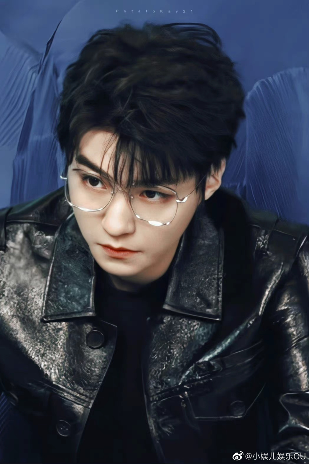 我第一个支持王俊凯戴眼镜帅到我失语