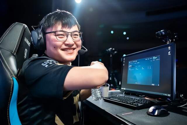 Uzi直播时说错话,歧视所有台湾教练,xinyi直接说他们是垃圾休闲区蓝鸢梦想 - Www.slyday.coM Uzi直播时说错话,歧视所有台湾教练,xinyi直接说他们是垃圾休闲区蓝鸢梦想 - Www.slyday.coM