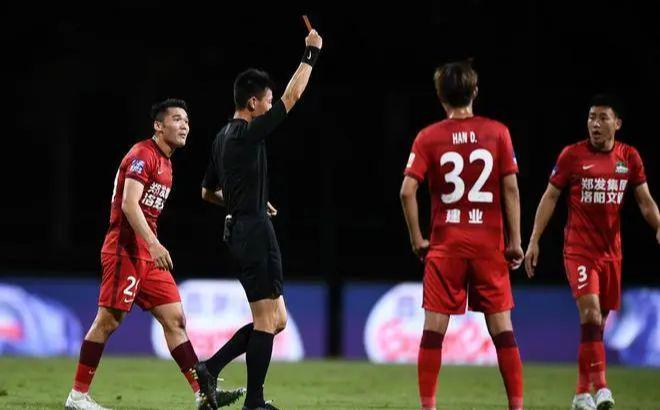 上午9点！中超名嘴再现争议言论，球迷吐槽：不懂球就别出来丢人休闲区蓝鸢梦想 - Www.slyday.coM