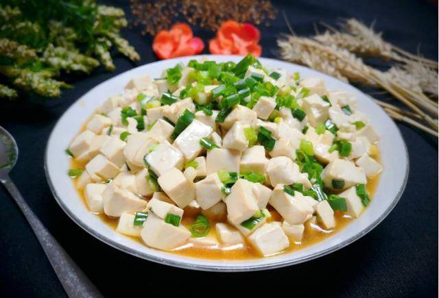 小葱拌豆腐,做法简单,夏天最适合不过|豆腐|小葱|步骤_新浪新闻