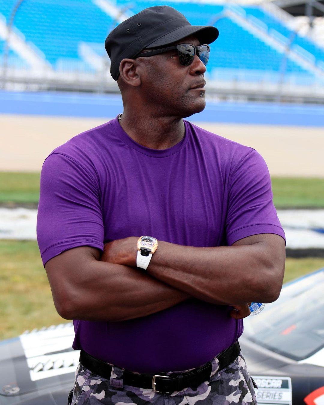 michael jordan 今日现身 nascar 赛车比赛现场|赛车|比赛_新浪新闻