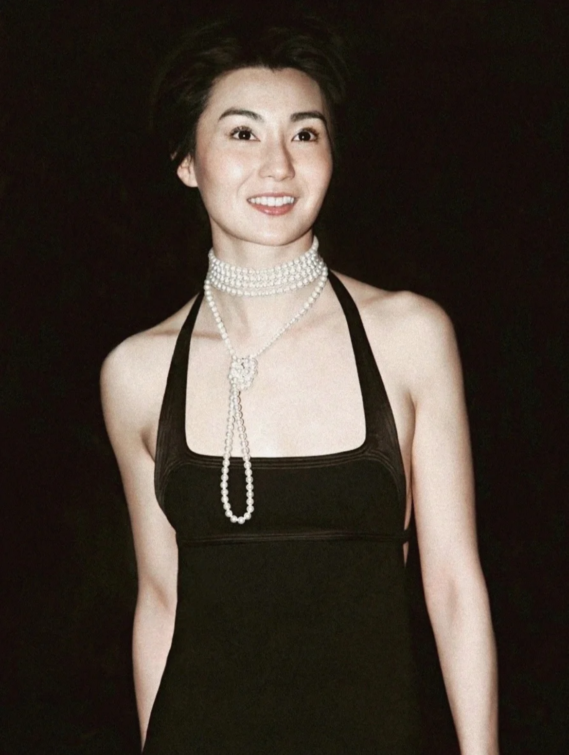 57岁张曼玉久违亮相身材骨感瘦还是你心目中的港风女神吗