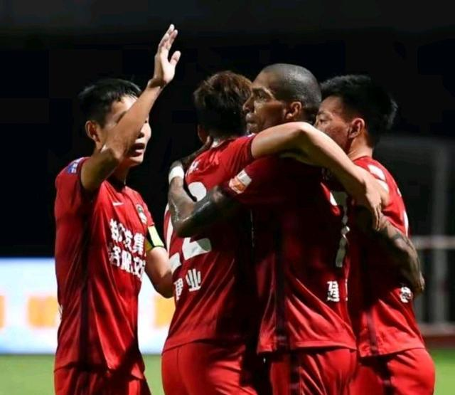 上午9点！中超名嘴再现争议言论，球迷吐槽：不懂球就别出来丢人休闲区蓝鸢梦想 - Www.slyday.coM