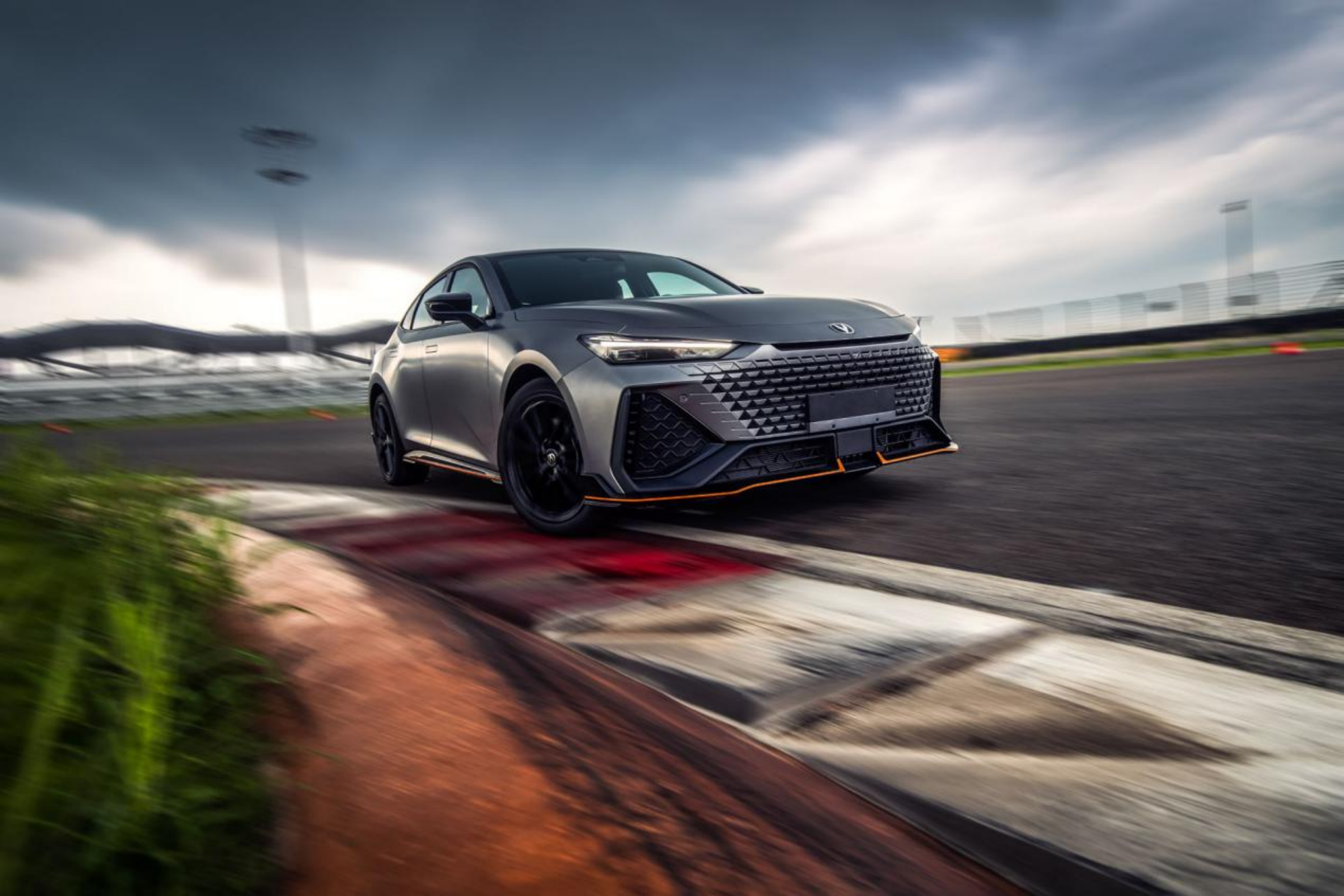 长安univ车系再添新翼20t1299万元起售idd首秀